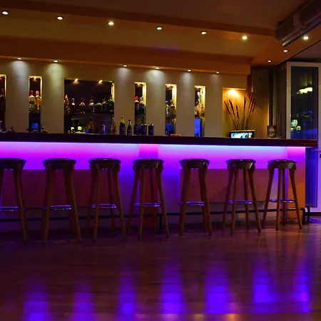 卡拉托斯阳光酒店 *