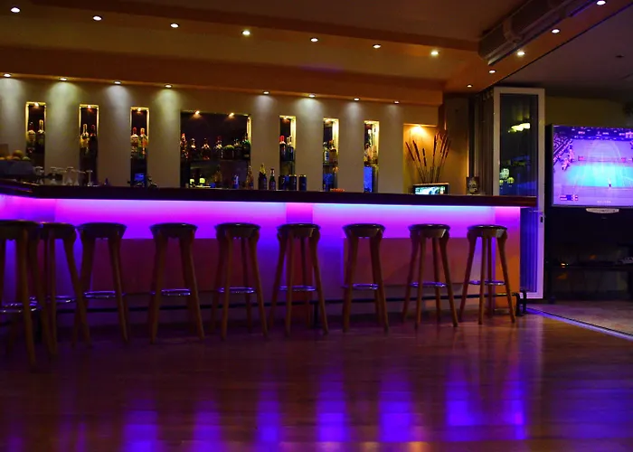 卡拉托斯阳光酒店 *