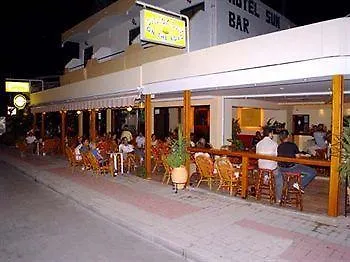 卡拉托斯阳光酒店 *